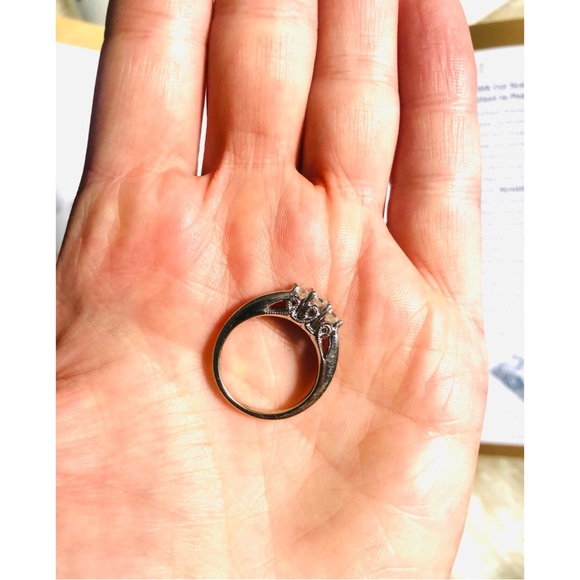 REAL Diamonds and 14 Karat White Gold Ring - Picture 5 of 15